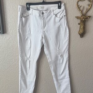 Elegant White Distressed Skinny Jeans